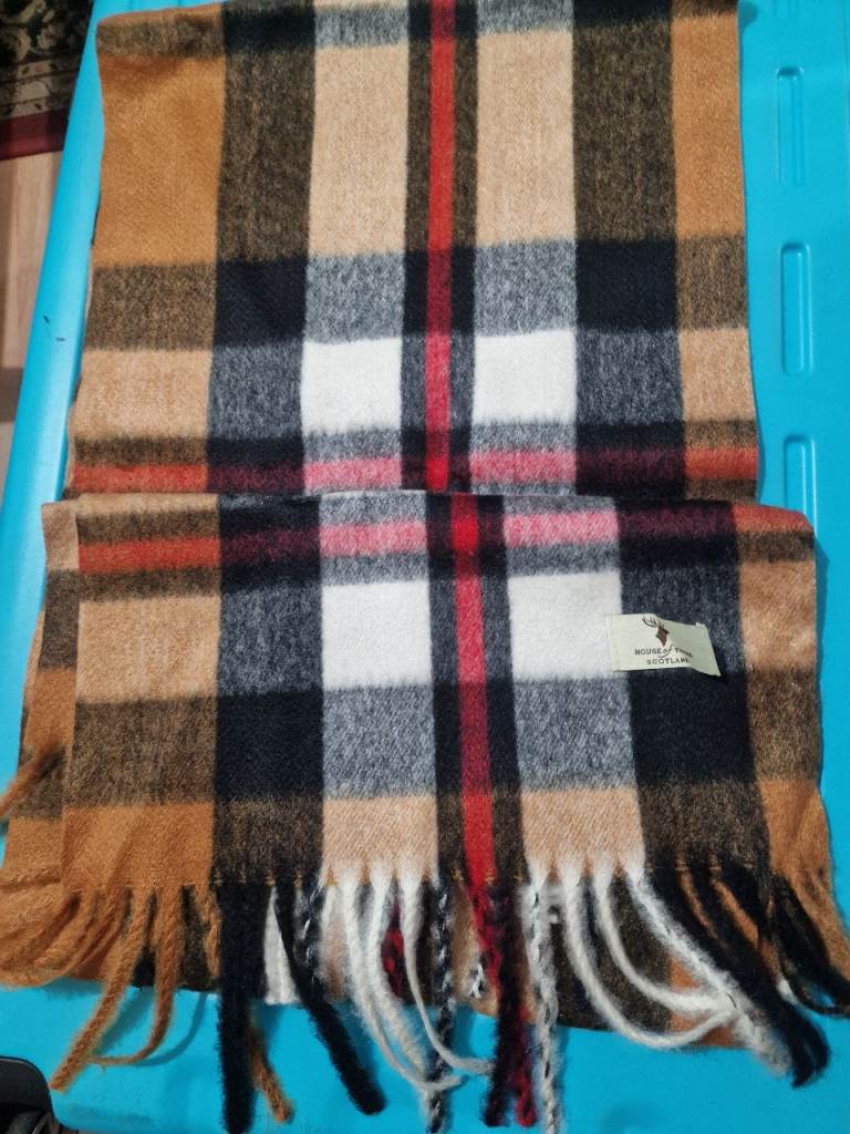 House of Tweed Scotland Plaid Scarf – As Good As New