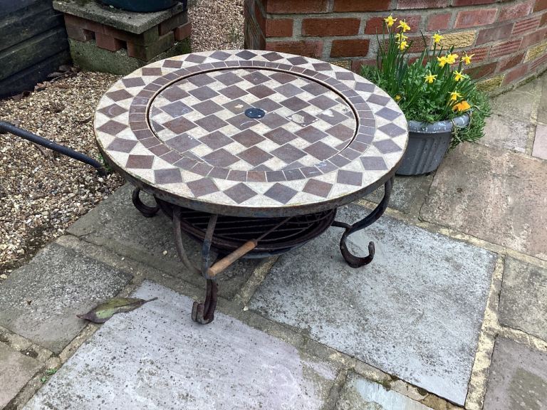 Round bowl tiled firepit