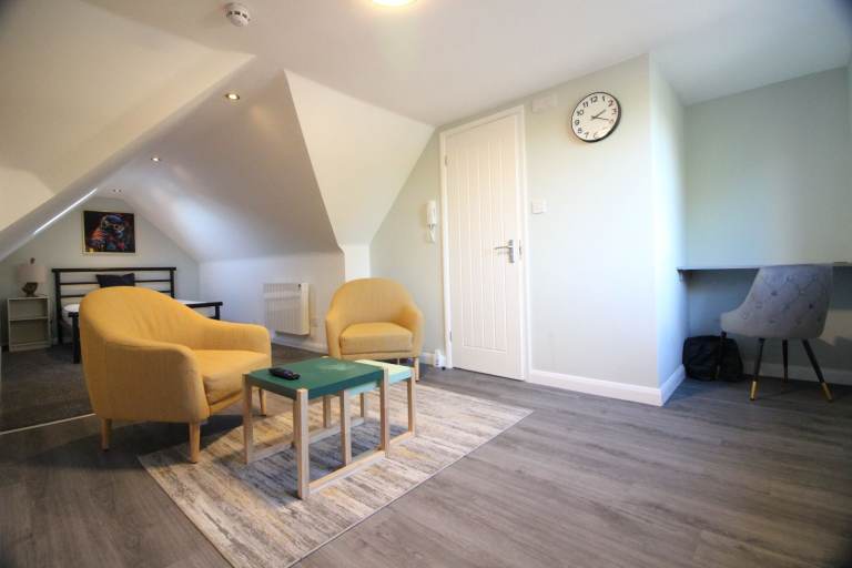 *INCL ALL BILLS & WIFI* LUXURY DOUBLE ENSUITE WITH FREE STREET PARKING- HAYES HILLINGDON UXBRIDGE