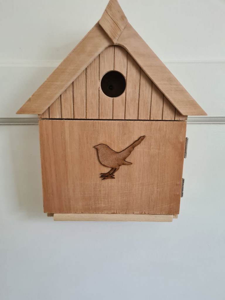 Wooden bird box key ring holder with magnetic fastener. 