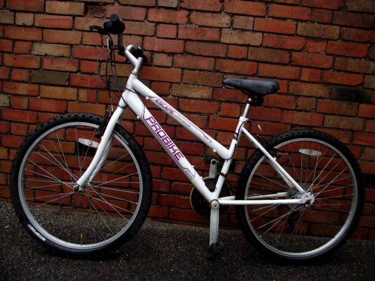 pro bike escape BIKE FOR SALE.CLEAN CONDITION.(FULLY SERVICED)