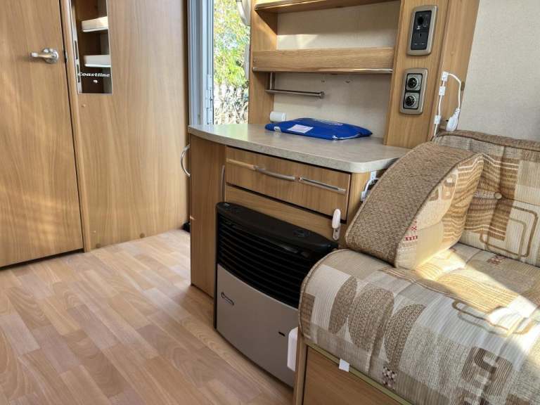 2009 SWIFT COASTLINE 480 se 2 Berth Motor mover