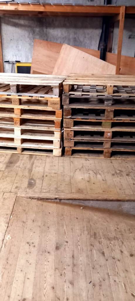 Free pallets 