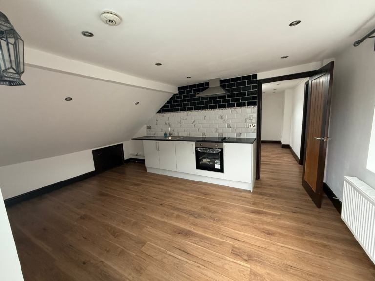 3 BEDROOM 2 BATHROOM FLAT IN MITCHAM