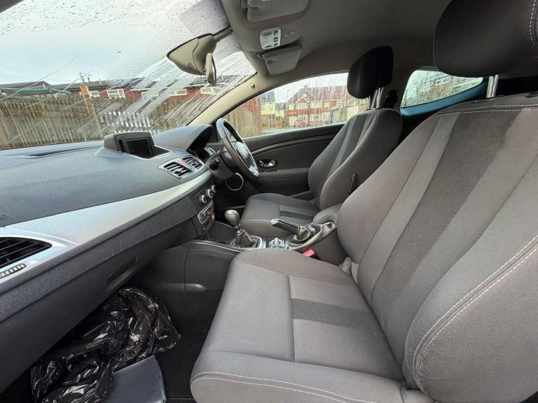 2011 Renault Megane 1.6 16V Dynamique TomTom Euro 5 3dr COUPE Petrol Manual