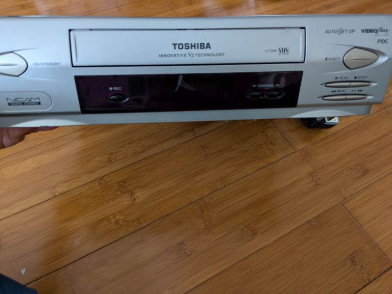 Toshiba V-729B VHS Video Cassette Recorder - Silver