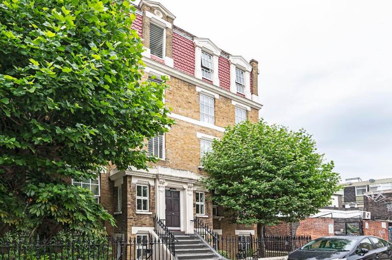lovely calm flat in Bethnal Green for short term let