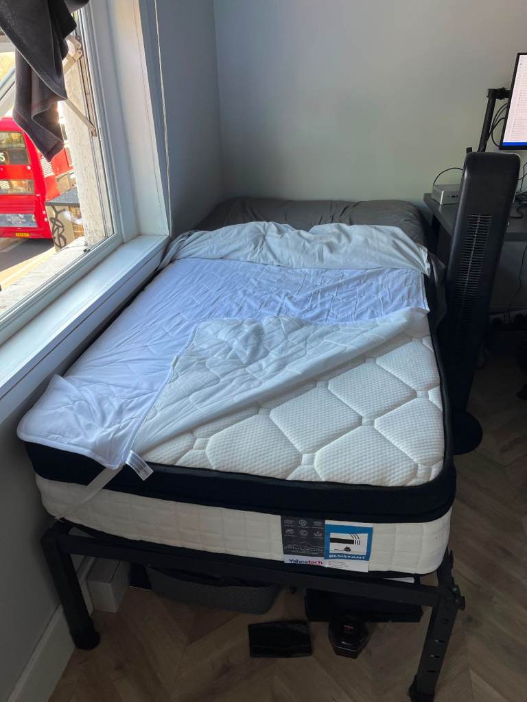 Single Bed (Frame & Mattress)