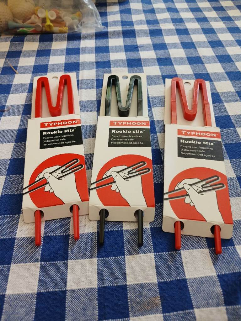 New Typhoon Rookie Stix Chopstick Helpers – Red & Black Set