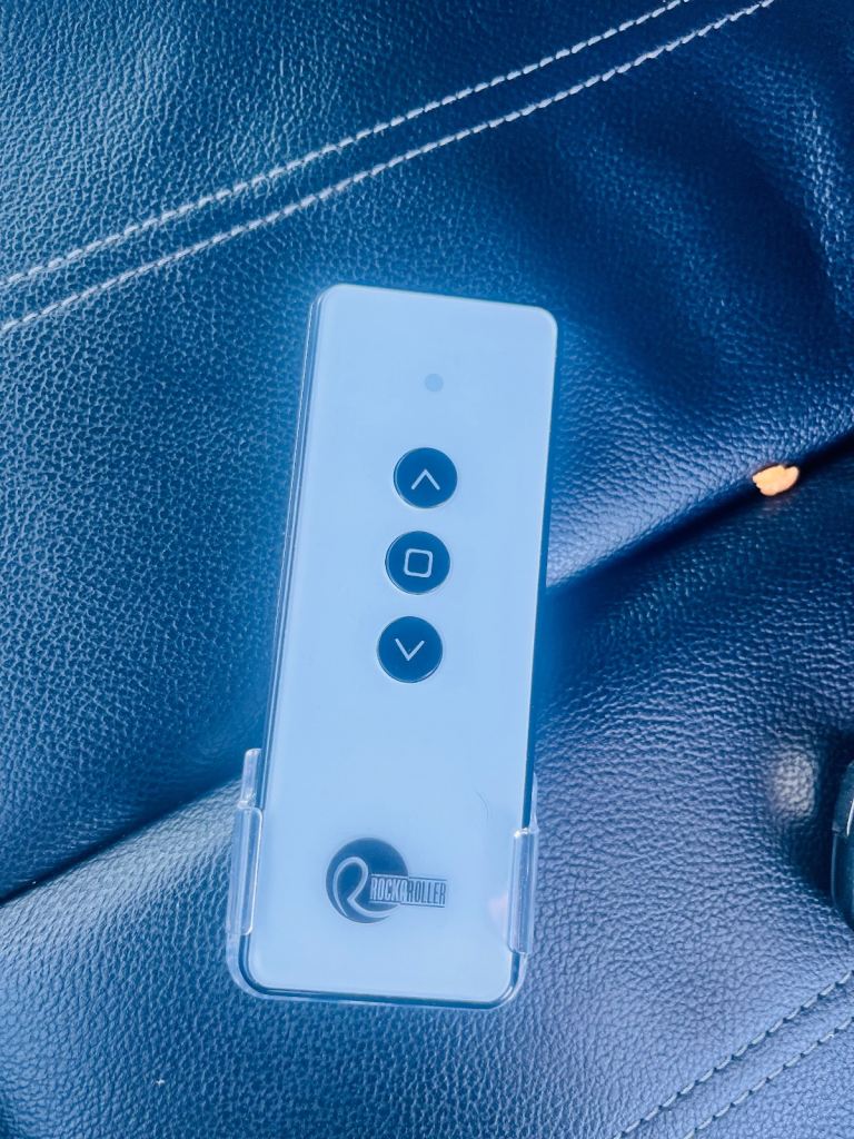 Electric garage door with two remote for salen