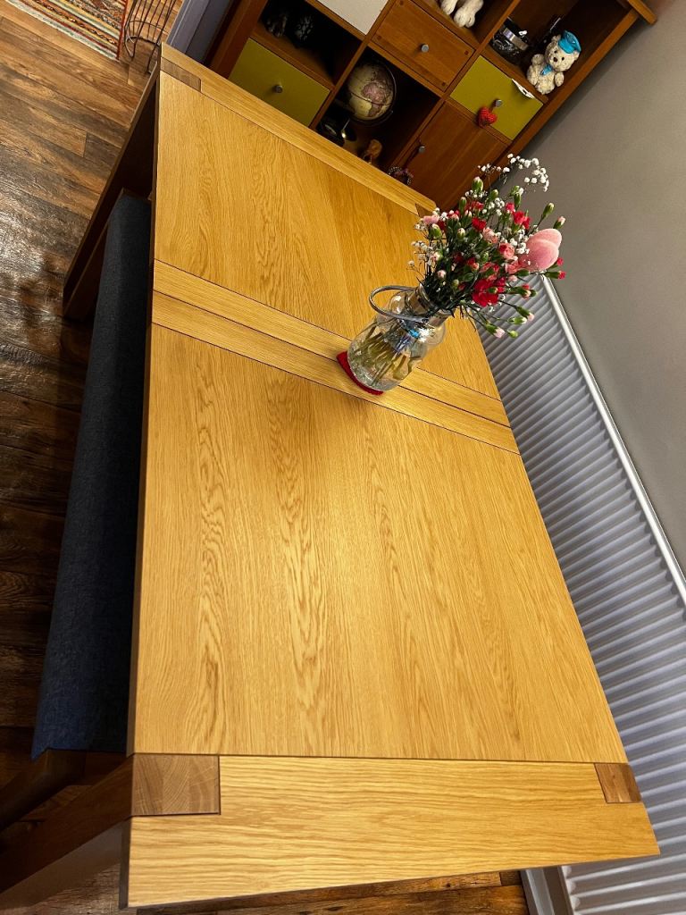 Extendable Oak table and benches excellent condition 