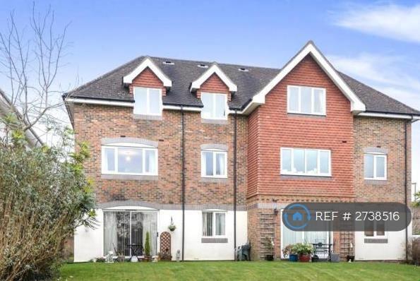 1 bedroom flat in Ladbroke Court, Redhill, RH1 (1 bed) (#2738516)