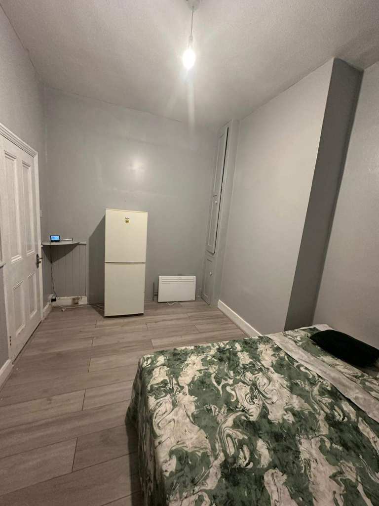 DOUBLE ROOM AVAILABLE NOW SEVEN SISTERS, N15 – 3 minutes from station