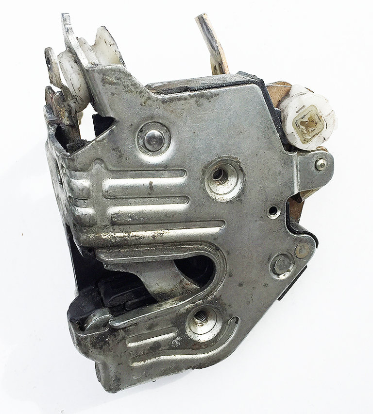 MERCEDES 190e 201 SERIES CENTRAL LOCKING REAR ENGINE