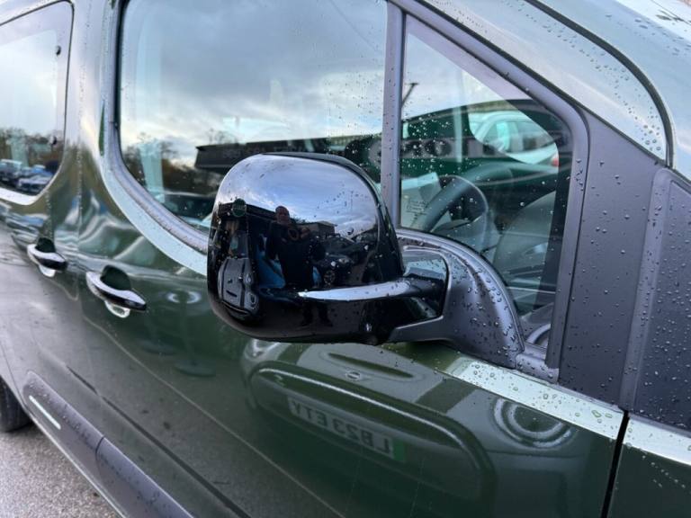 2025 Citroen Berlingo 100kW Plus XL 52kWh 5dr Auto [7 Seat] MPV ELECTRIC Automatic