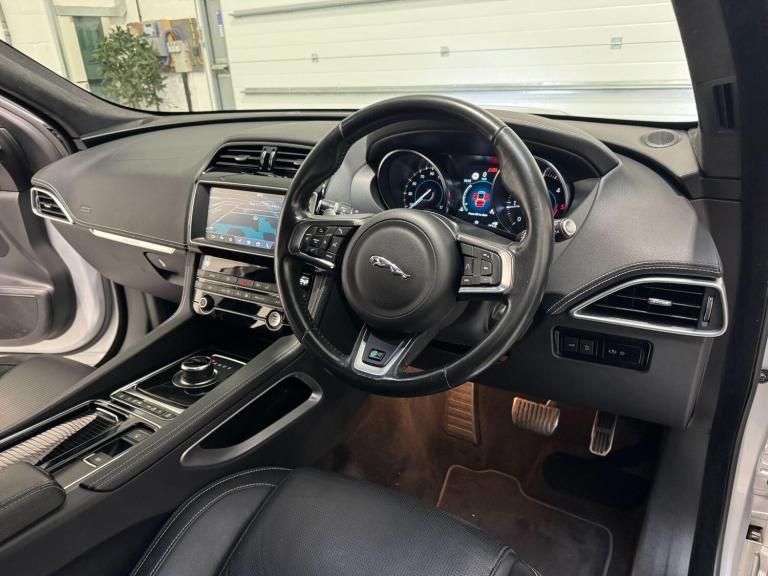 2019 Jaguar F-Pace 2.0 D180 R-Sport SUV 5dr Diesel Auto AWD Euro 6 (s/s) (180 ps) ESTATE Diesel A...