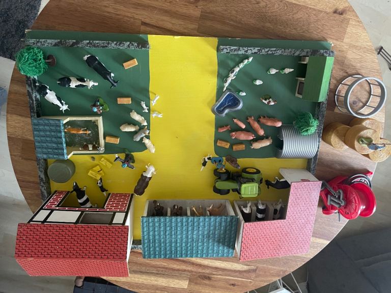 Wooden farm set and accessories 