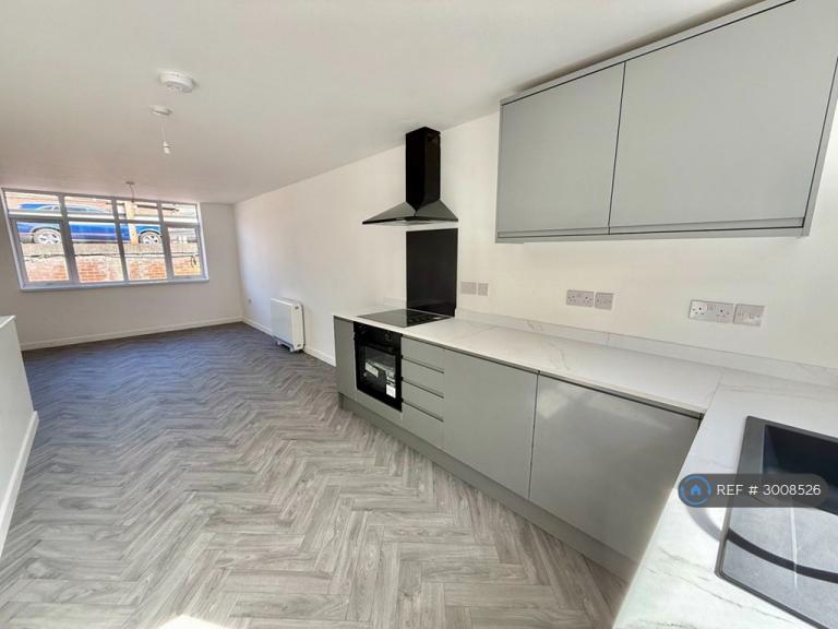 1 bedroom flat in Market Place, Mansfield, NG18 (1 bed) (#3008526)