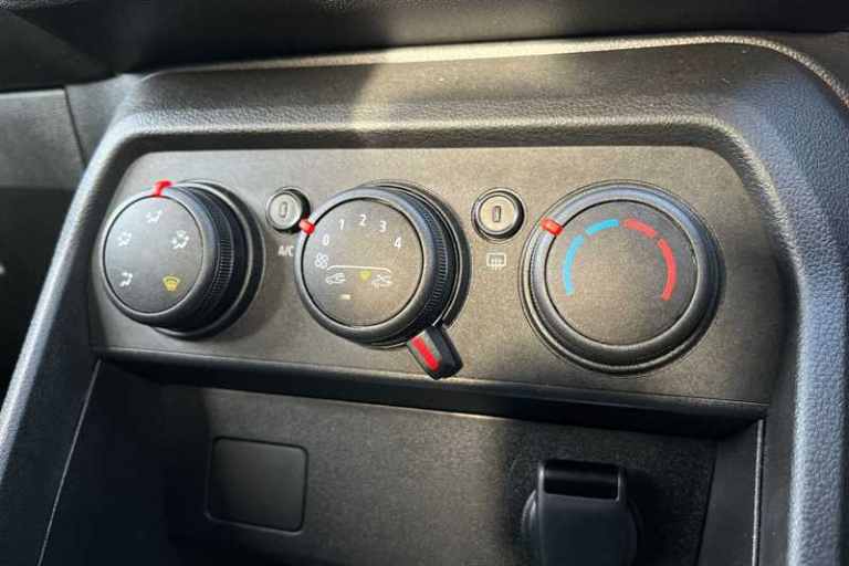 2023 Dacia Sandero 1.0 TCe Expression Hatchback 5dr Petrol Manual Euro 6 (s/s) (90 ps) Hatchback ...