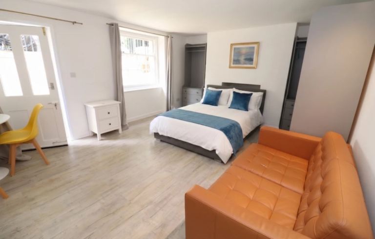 🏡✨ Stunning Furnished Studio in Prime Mile End E3 | 🌿 Garden Access | £430 PW