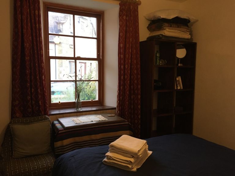 Lovely room in cottage by the canal