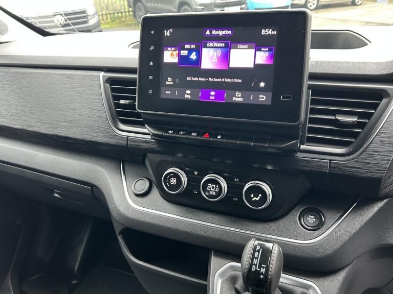 RENAULT TRAFIC 2.0 LL30 Blue dCi 170 Auto EDC Extra Sport Crew Cab Van 6 Seater