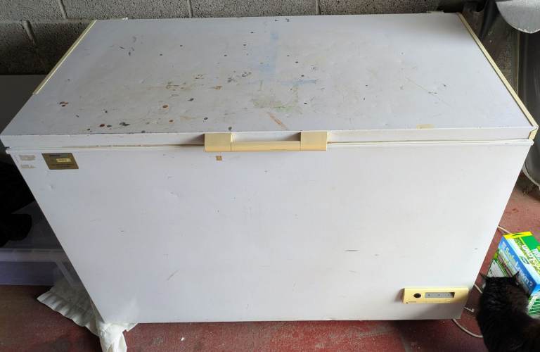 White Chest Freezer – Fair Condition, Fully Functional