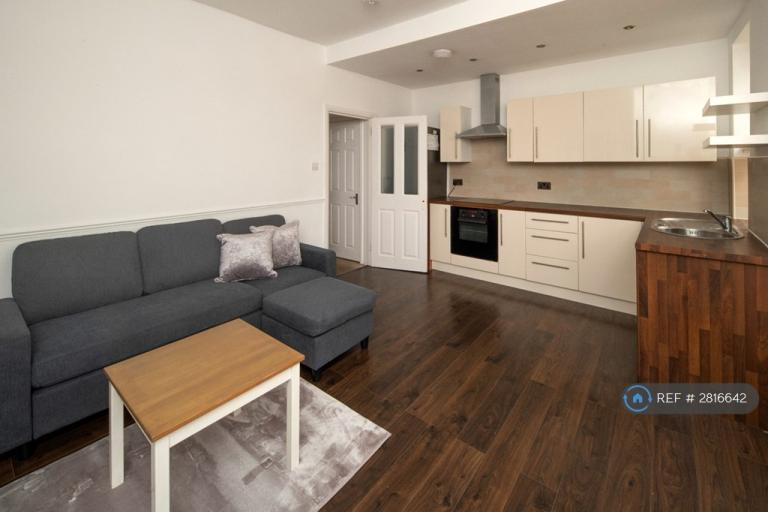 3 bedroom flat in Fishponds Road, Fishponds, Bristol, BS16 (3 bed) (#2816642)