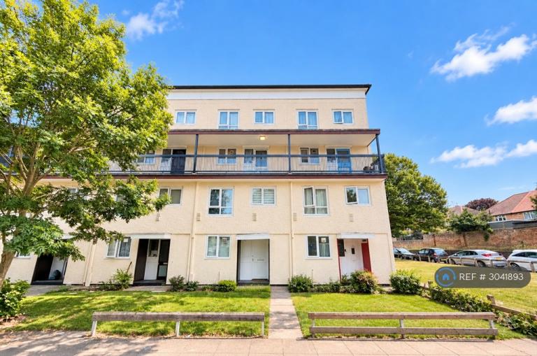 3 bedroom flat in Brookwood Road, Hounslow, TW3 (3 bed) (#3041893)