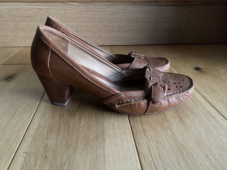 Leather shoes - size 4