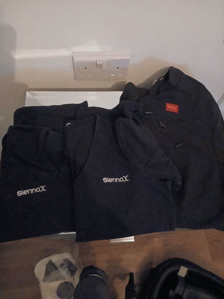 Spray tanning machine and tent 