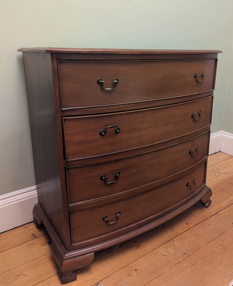 Mahogany chest of drawers