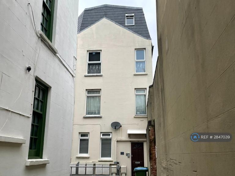 1 bedroom flat in High Street, Bognor Regis, PO21 (1 bed) (#2847039)