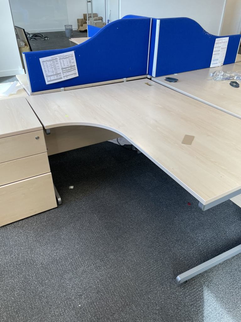 Corner desk lots and 