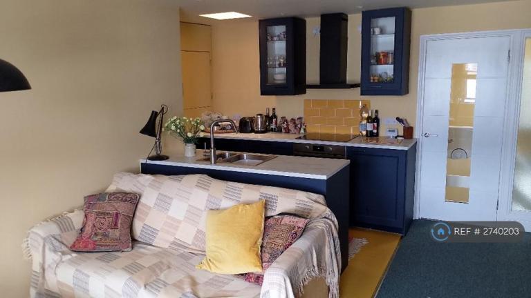 Studio flat in Sinclair Road, London, W14 (#2740203)