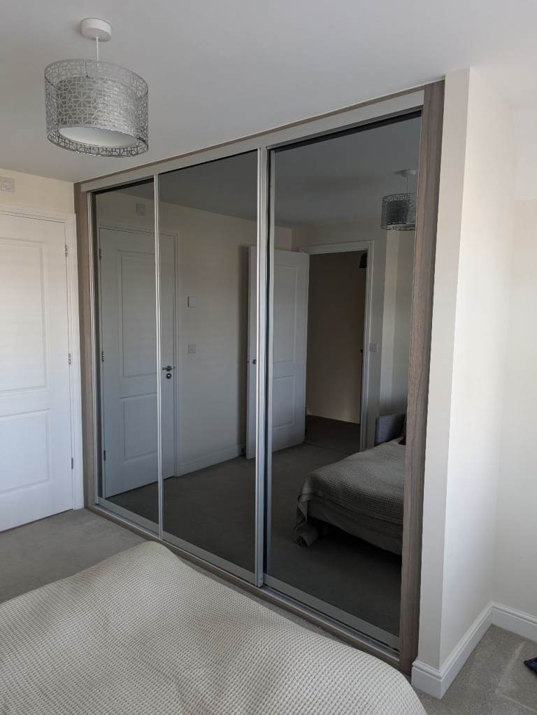 Built-in Wardrobe 3 doors, rail and frame