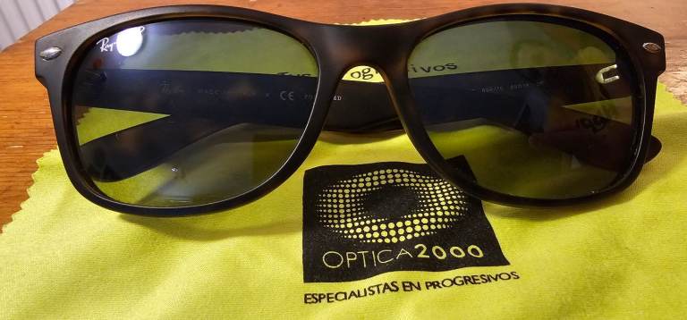 Original Ray-Ban New Wayfarer Polarized – Model RB2132