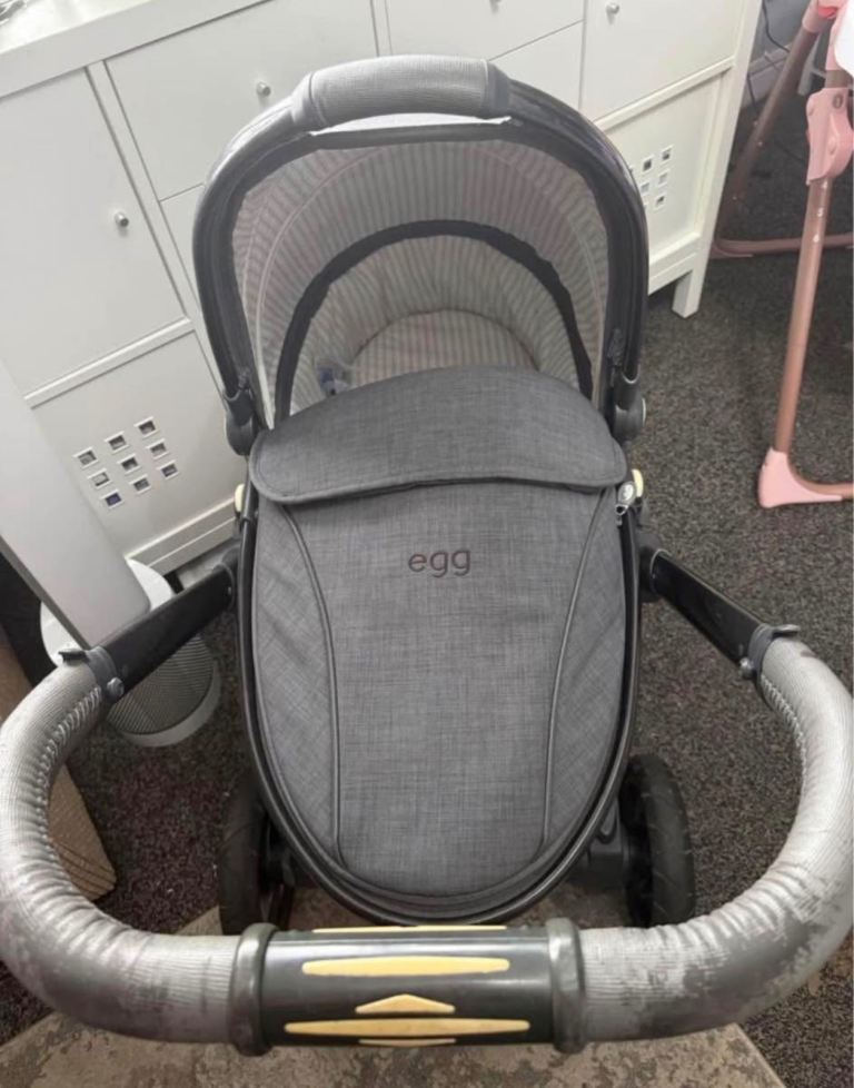 Egg pushchair 