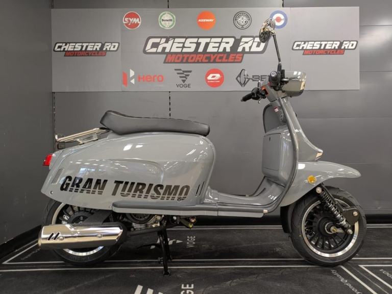 ROYAL ALLOY GT 125cc A Modern Classic Retro Automatic Moped Scooter