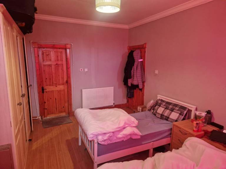 DOUBLE ROOM WITH ENSUITE UO LET