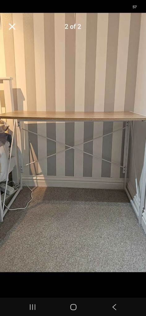 Light Wood Effect Desk with White Metal Frame – Good Condition