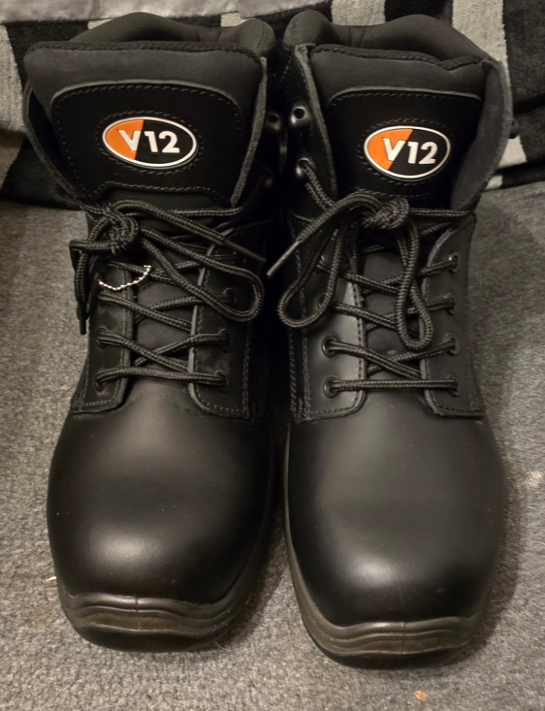 Brand new V12 bison igs safety boots size 10