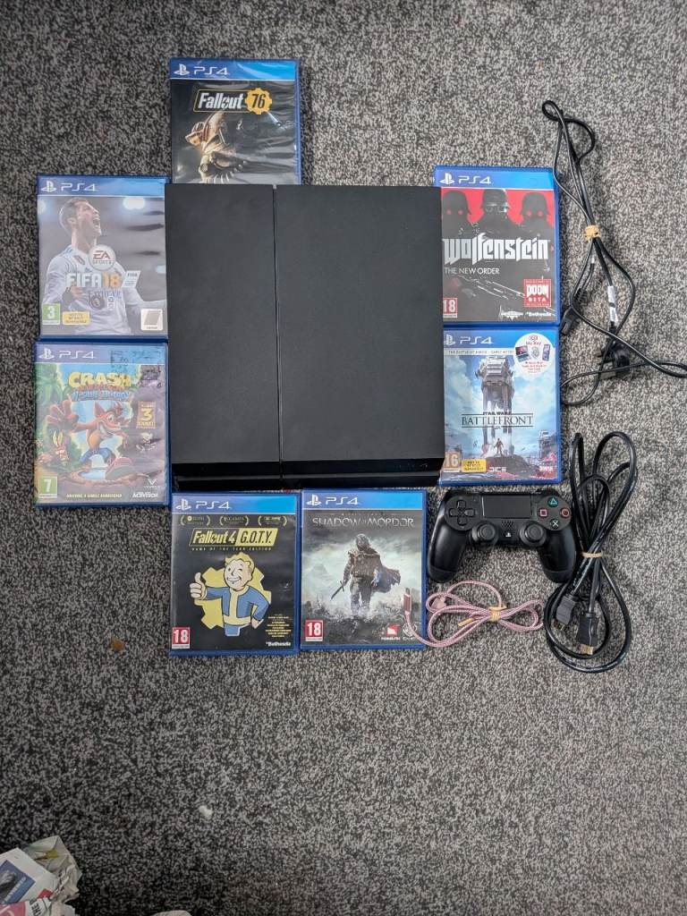 PLAYSTATION 4 . 1 TB MEMORY STORAGE. PLUS 7 GAMES. GOOD CONDITION.