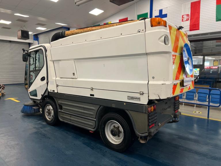 2015 JOHNSTON SWEEPERS CX400 4X2 7.5 TON DIESEL AUTO SWEEPER  Diesel Automatic