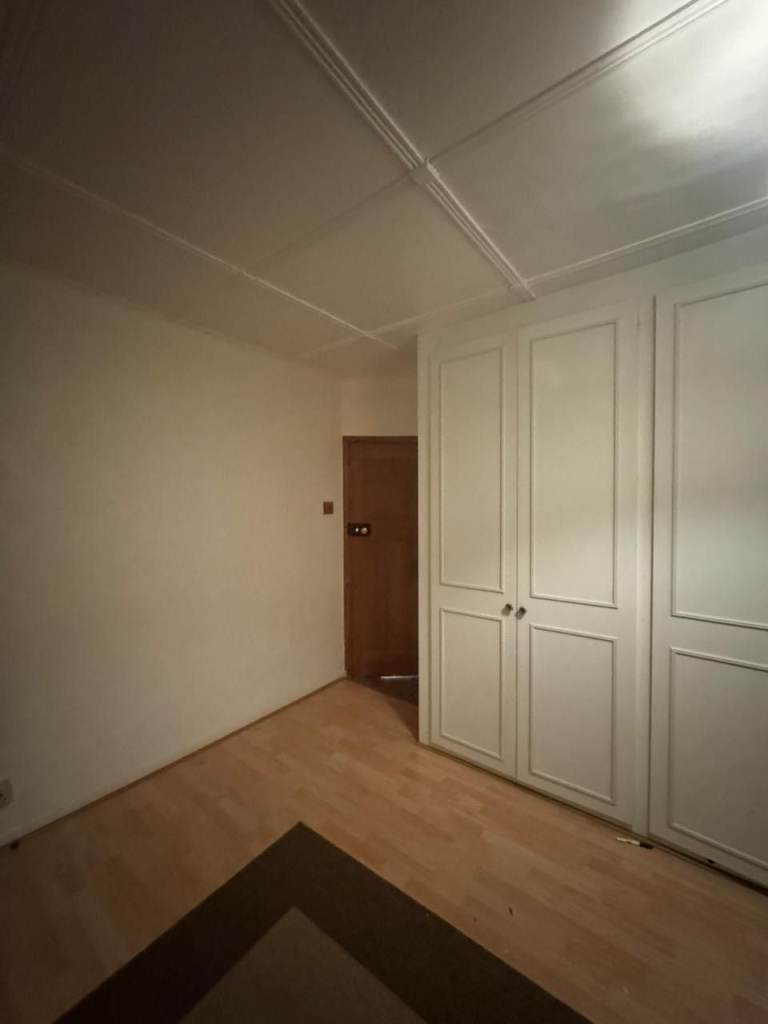 Room in a Shared House, Woodstock Avenue, RM3 9nf