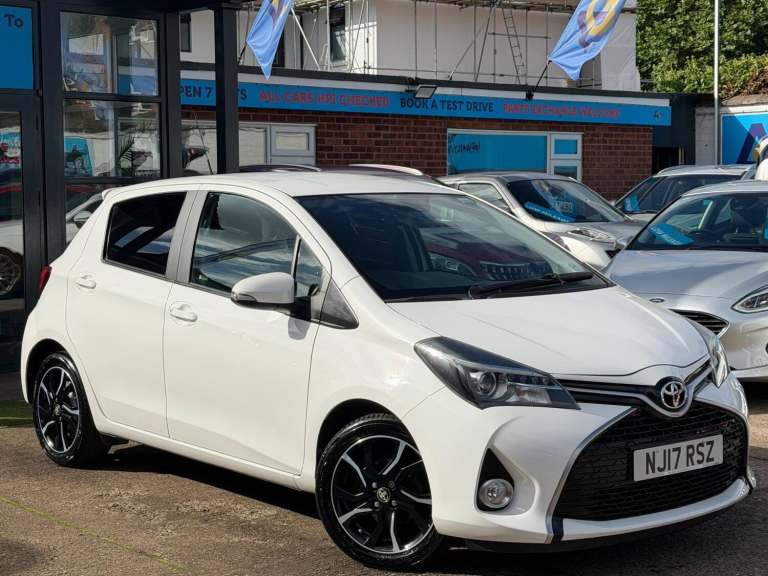 2017 Toyota Yaris 1.33 Dual VVT-i Design Hatchback 5dr Petrol Manual Euro 6 (99 ps) HATCHBACK Pet...