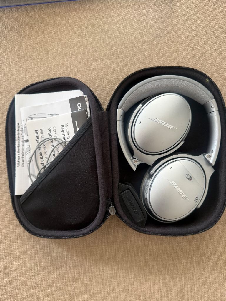 NEW Bose Headphones Quiet Comfort 35