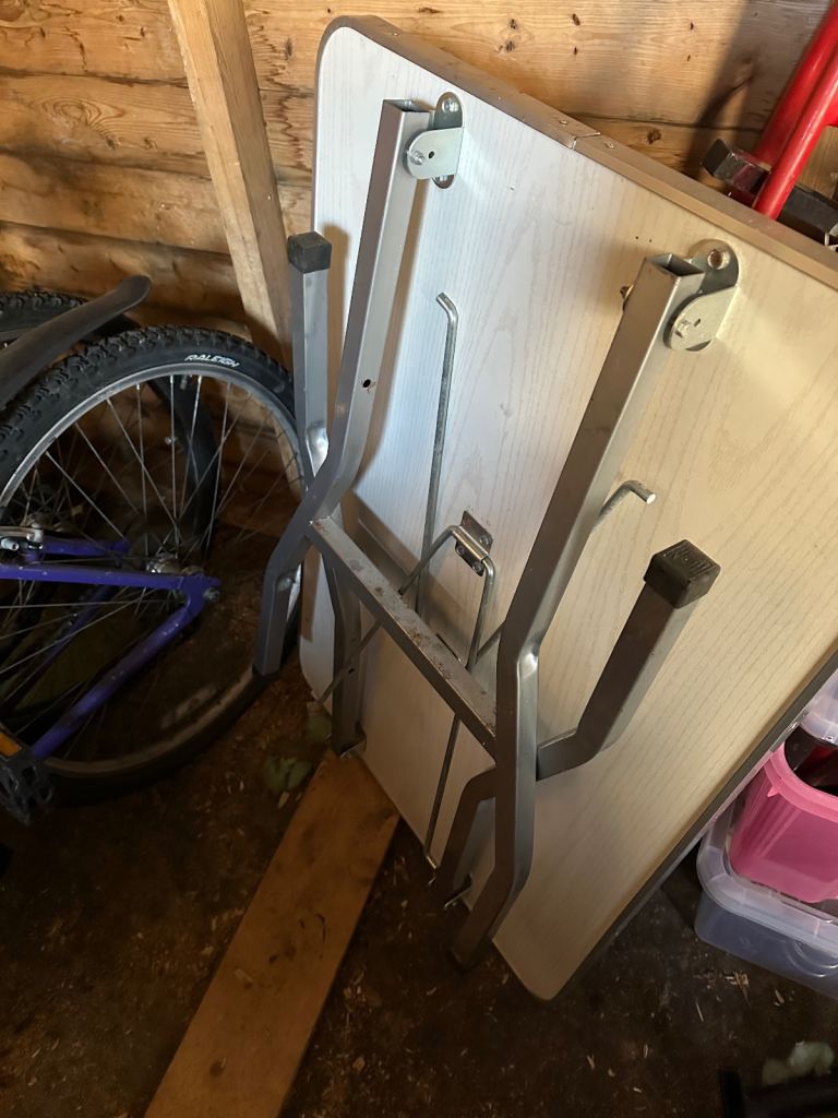 Grooming tables 