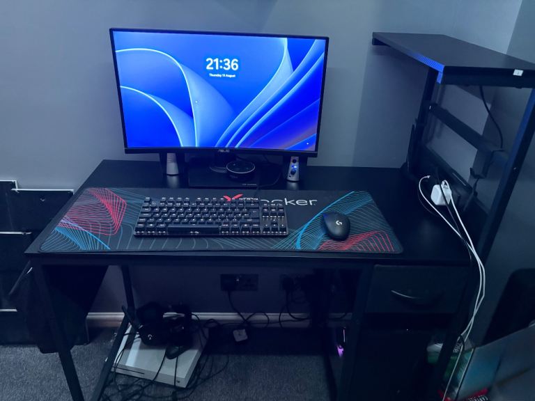 Black Gaming Desk – Good Condition
