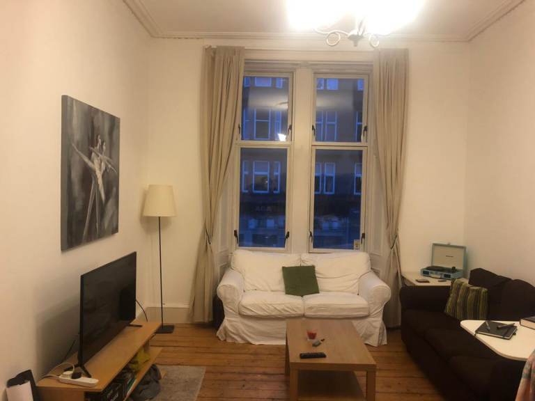 Beautiful, light, spacious 2 bed flat in Glasgow Westend